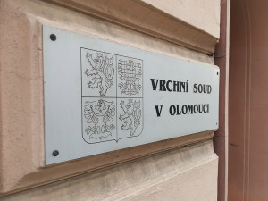 Pokuta 40 tisíc za nepřítomnost u soudu. Olomoucký vrchní soud odročil jednání v kauze Vidkun