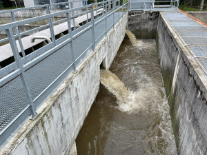 Na všechna místa Jesenicka se pitná voda vrátí až v řádu týdnů. Nyní jsou zde desítky cisteren