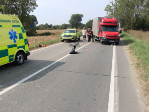 Tragická nehoda cyklisty u Olomouce, senior bez přilby zemřel po srážce s autem. Policie hledá svědky