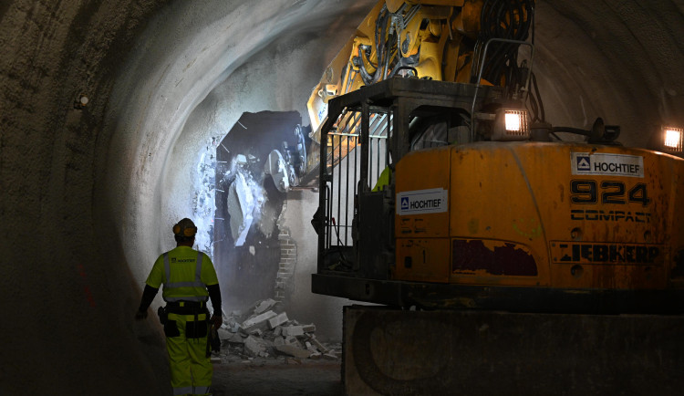 Stavba nové linky metra zaznamenala další milník, stavaři prorazili spoj 'céčka' a 'déčka'