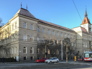 Platy jsou mizerné, stěžuje si stávkující úřednice z olomouckého soudu. V kraji jsou zrušeny desítky jednání