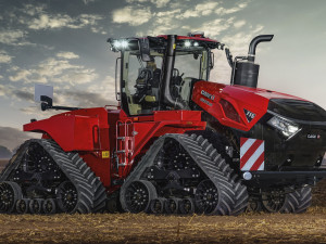 U Olomouce operuje nejsilnější traktor v Česku. Díky pásovému podvozku je šetrný k půdě a umí sám zatáčet