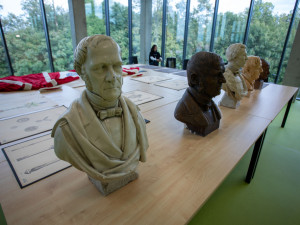 Moderní prostory pro cenné písemnosti. Univerzita Palackého dokončila novou budovu archivu