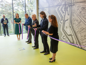 Moderní prostory pro cenné písemnosti. Univerzita Palackého dokončila novou budovu archivu