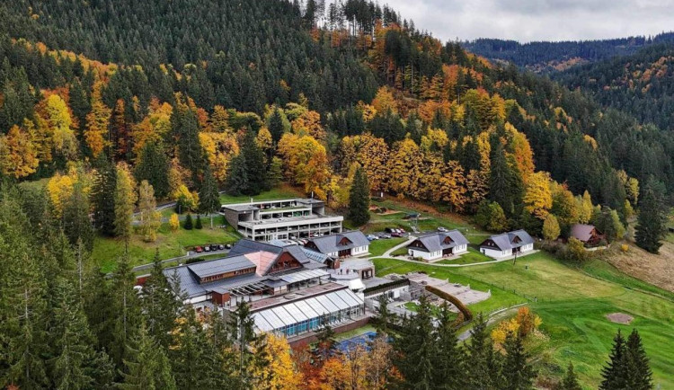 Kde se na podzim zahřát? Dopřejte si Wellness den s masáží ve Wellness Horal Tip na jednodenní dovolenou: dopřejte si Wellness den s masáží ve Velkých Karlovicích