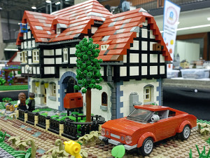 TIP NA VÍKEND: Neomezeně pestrá říše legendární stavebnice. Olomouc hostí výstavu Svět kostek