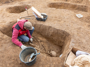 Dávné hroby i památka na germánského bojovníka. Archeologové odkryli cennou lokalitu u Olomouce