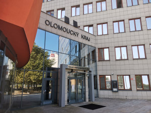 Pro pomoc v obtížných situacích. Olomoucký kraj připravil brožuru s tipy a kontakty