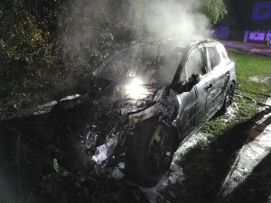 Požár vozu Porsche v Lazníkách