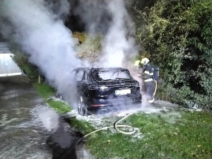 Požár vozu Porsche v Lazníkách