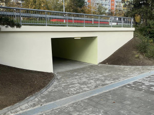 Podchod Pionýrská v Olomouci září novotou. Místní upozorňují na riskantní jízdy cyklistů