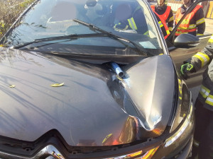 Trubka při nehodě na Šternbersku probodla auto až za sedačky. Posádka měla obrovské štěstí