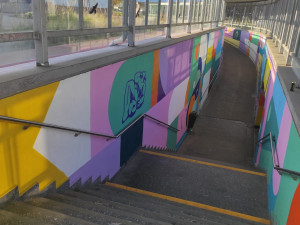 Lokální motivy i portrét skladatele. Podchod ve Foerstrově ulici v Olomouci zdobí nové malby