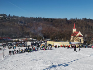 Pro lepší komfort pod sjezdovkou. Skiareál Hlubočky u Olomouce chystá rozšíření parkovací plochy