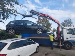 Prostějov chystá dražbu deseti aut, které nechalo odtáhnout z ulici. Vyvolávací cena je dva tisíce korun