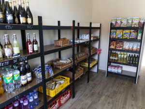 První samoobslužná prodejna v kraji má za sebou rok provozu. Měrotín si ji nemůže vynachválit