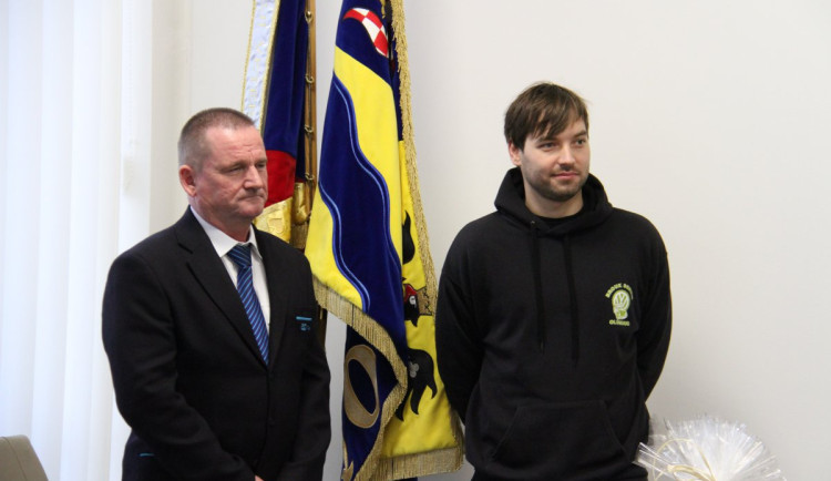 Prezident Petr Pavel ocenil hrdiny z hořícího vlaku v Olomouci. Obdrželi medaili Za hrdinství