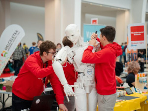 Humanoidní robot, řemesla i technologie - světový festival Maker Faire zavítá již počtvrté do Olomouce