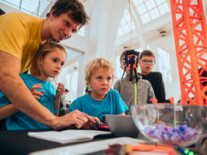 Humanoidní robot, řemesla i technologie - světový festival Maker Faire zavítá již počtvrté do Olomouce