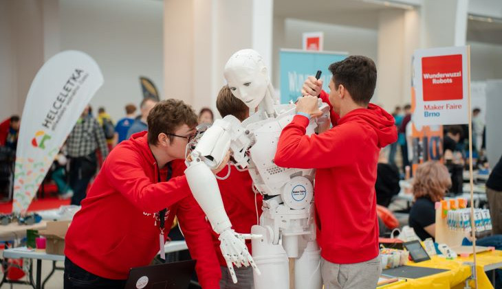 Humanoidní robot, řemesla i technologie - světový festival Maker Faire zavítá již počtvrté do Olomouce