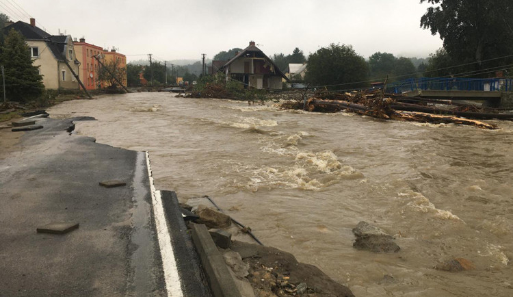 Náročná obnova krajských silnic na Šumpersku a Jesenicku: povodně napáchaly spoušť za tři čtvrtě miliardy