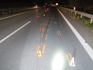 Žena se dvěma promile nabourala na dálnici D35 další vůz a ujela. Policie ji našla až v Mohelnici