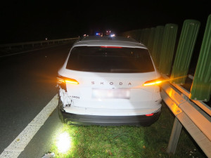 Žena se dvěma promile nabourala na dálnici D35 další vůz a ujela. Policie ji našla až v Mohelnici