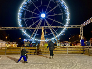 První předzvěst Vánoc je tady. Již zítra se na olomoucké tržnici otvírá kluziště