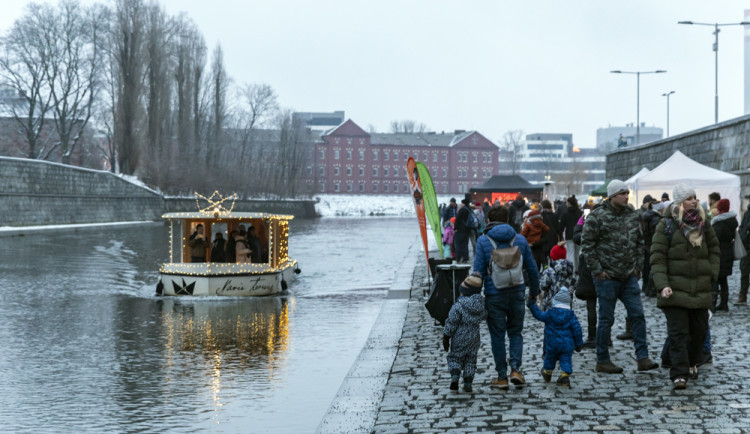 Vánoční trhy na náplavce v Olomouci