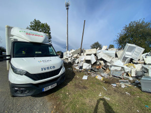 Z Mikulovic firma po povodních odvezla 26 tun zničených elektrospotřebičů. Obec dál potřebuje pomoc