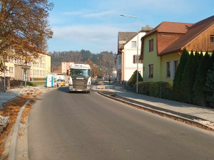 FOTOGALERIE: Hanušovice vydechnou. Po opravách se otevírá průtah městem, hlavní spojnice do Jeseníků