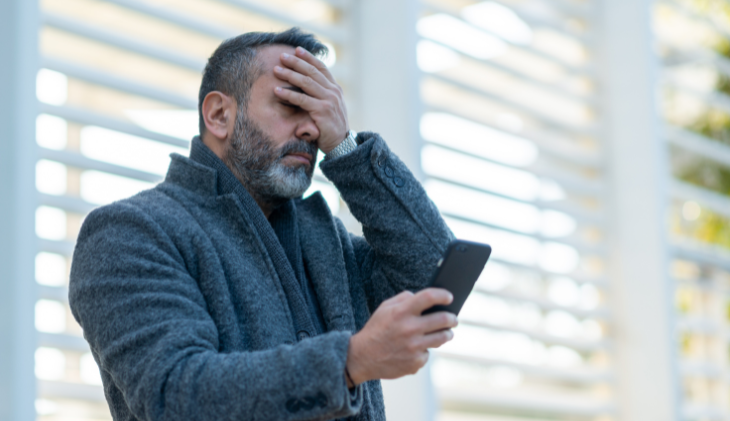 Titulní foto - Hackeři si jako cíl svých útoků mnohem častěji vybírají starší, špatně zabezpečené telefony.