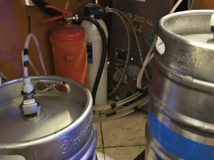 Zamčené únikové východy, nefunkční hasicí přístroje. Hasiči kontrolovali restaurace a bary v Uničově