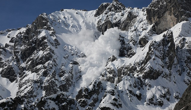 Lavinoví specialisté sepsali knihu a zvou na autogramiádu do Vrchlabí