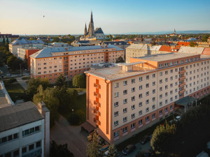 Olomoucké koleje, kde se v roce 1989 sešli studenti, ponesou název prvního polistopadového rektora Jařaba