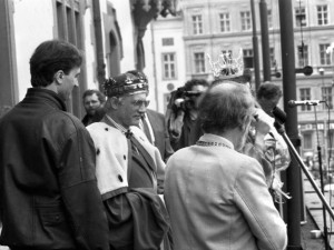 Sametová revoluce v Olomouci. Červený kostel hostí výstavu fotografa Jiřího Fraita