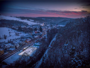 Hlubočky již začaly chystat oblíbené kluziště, provoz by měl začít příští týden. Vstupné letos vzroste