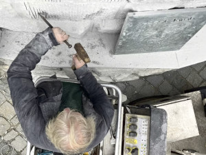 Vážnost i empatie. Profesora Jařaba budou v Olomouci připomínat bronzové pamětní desky