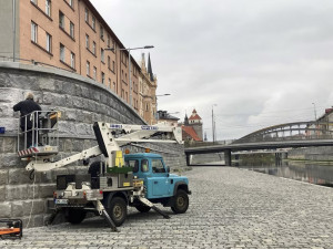 Vážnost i empatie. Profesora Jařaba budou v Olomouci připomínat bronzové pamětní desky