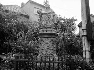 Sousoší Piety z prostějovské části Vrahovice se dočkalo obnovy. Restaurátoři doplnili ulomenou lucernu i svatozář