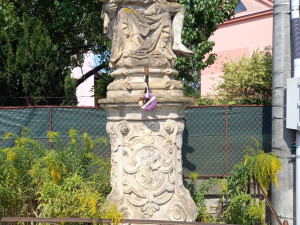 Sousoší Piety z prostějovské části Vrahovice se dočkalo obnovy. Restaurátoři doplnili ulomenou lucernu i svatozář