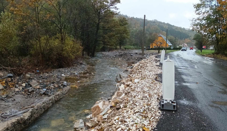 size4-17288952903122-124-fotogalerie-na-nekterych-mistech-si-mohutny-proud-nasel-novou-cestu