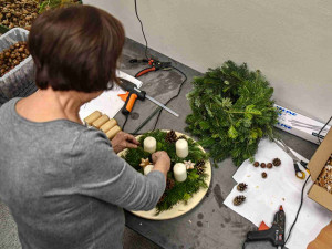 Stovky věnců a desetitisíce vánočních hvězd. Dobročinné sbírky pomohou nemocným dětem