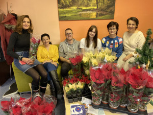 Stovky věnců a desetitisíce vánočních hvězd. Dobročinné sbírky pomohou nemocným dětem