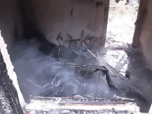 Plameny zničily část rodinného domu v Olomouci. S požárem bojovaly čtyři jednotky hasičů