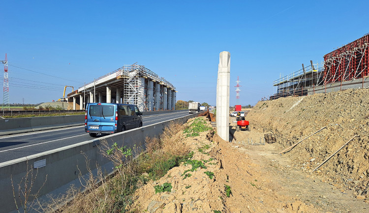 Na stavebním objektu 201 zakázky D1 Říkovice - Přerov proběhne další etapa instalace mostních nosníků