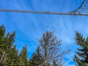 VIDEO: Trable na visuté lávce i v tobogánu. Hasiči trénovali záchranu lidí na atrakcích Dolní Moravy