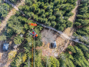 VIDEO: Trable na visuté lávce i v tobogánu. Hasiči trénovali záchranu lidí na atrakcích Dolní Moravy
