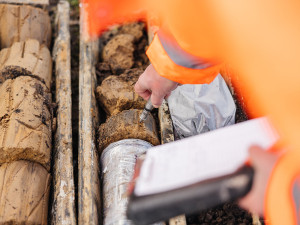 Vrty pro VRT. Odborníci na Přerovsku zkoumají podloží budoucí trasy pro rychlovlaky