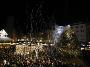 VIDEO: Světelná show zahájila olomoucké Vánoce. Na Hané září sekvojovec jménem Floriánek